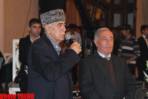 Emil Bədəlov ilin toyunu çaldırdı (FOTO)